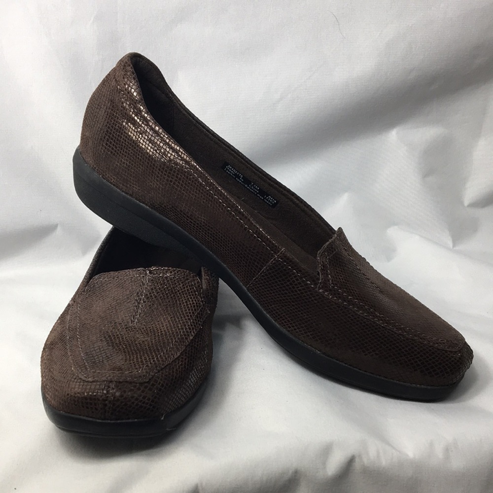Clarks Women’s Haydn Gloss Brown Lizard Embossed Loafers Size 7.5 Like-NEW